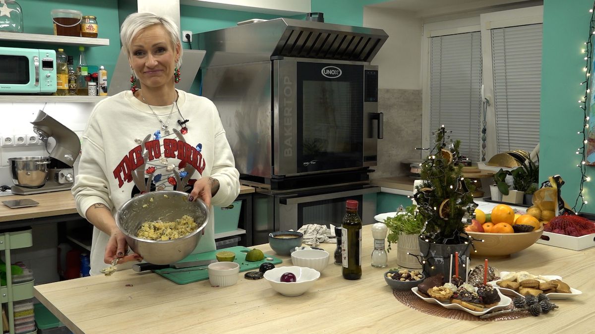 Připravte si odlehčenou verzi vánočního bramborového salátu s Ivkou Sarauerovou
